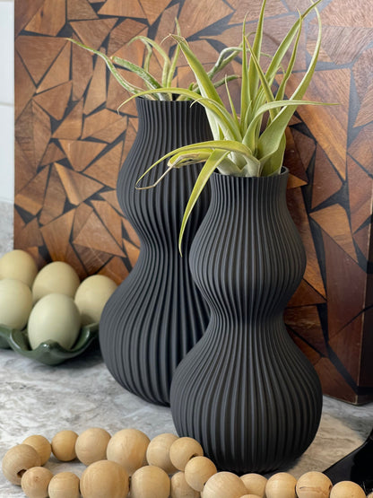 Vase for Dried Flowers | Moody Black | Home Decor | 3D Printed Vase | Plant Based Material | Modern Ceramic Look | Minimalistic | Gift