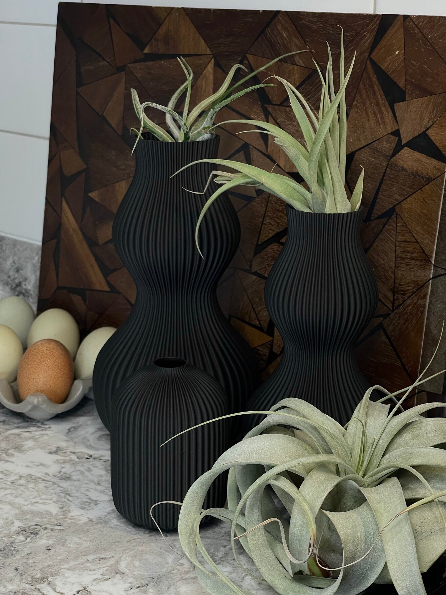 Small Vase for Dried Flowers | Moody Black | Home Decor | 3D Printed Vase | Plant Based Material | Ceramic Modern Look | House Warming Gift