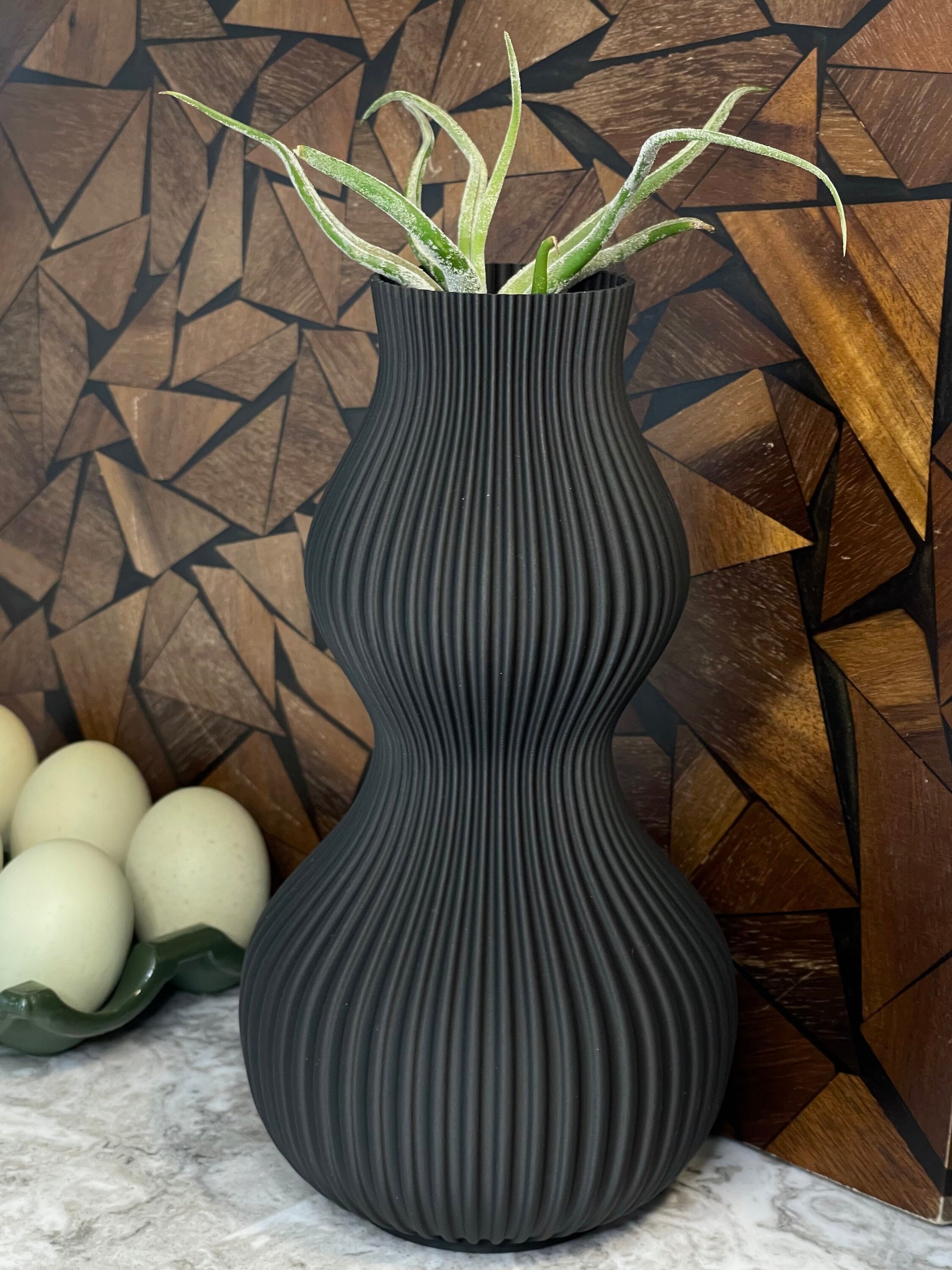 Vase for Dried Flowers | Moody Black | Home Decor | 3D Printed Vase | Plant Based Material | Modern Ceramic Look | Minimalistic | Gift